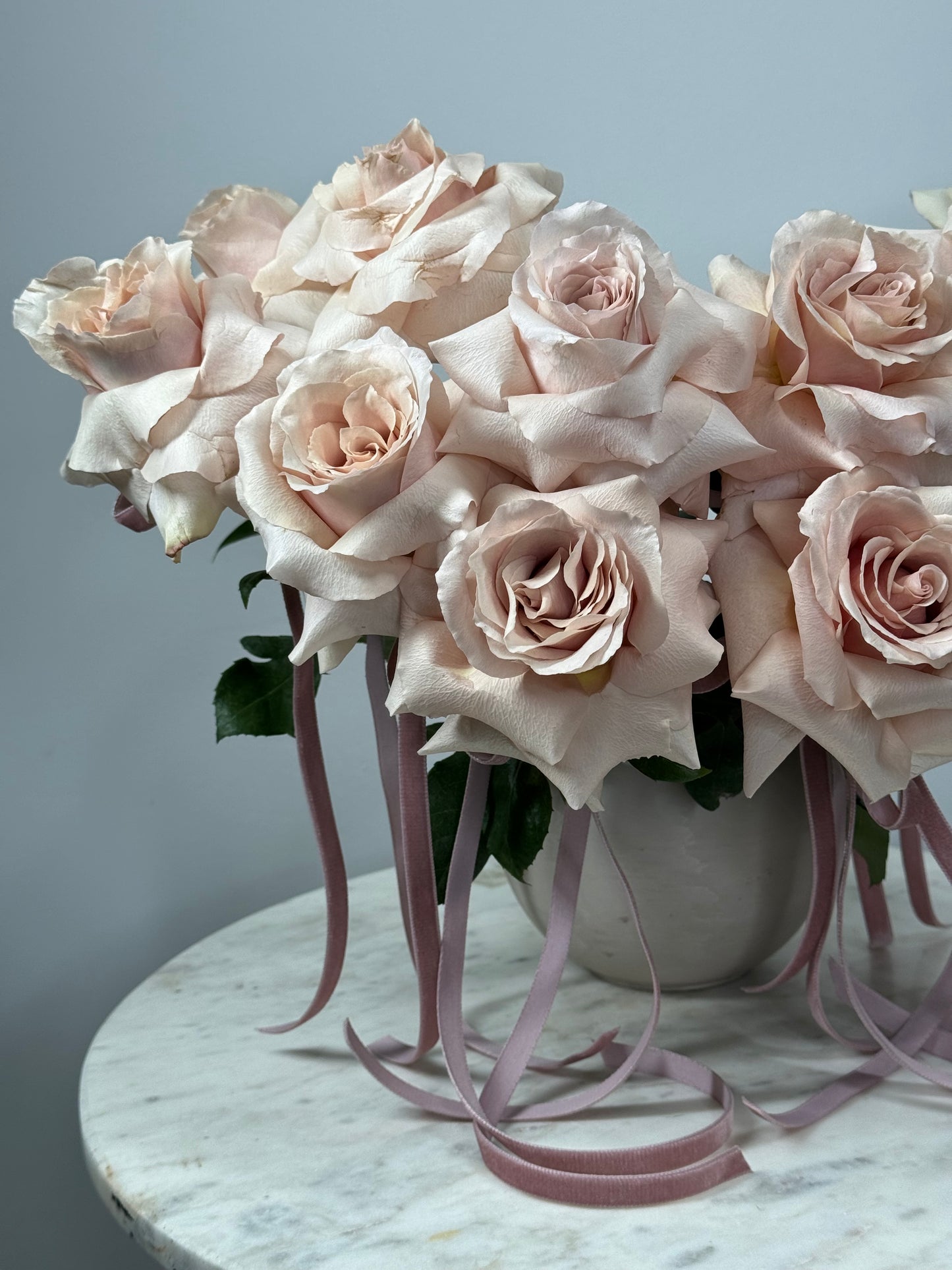 Light Pink Roses Kiss